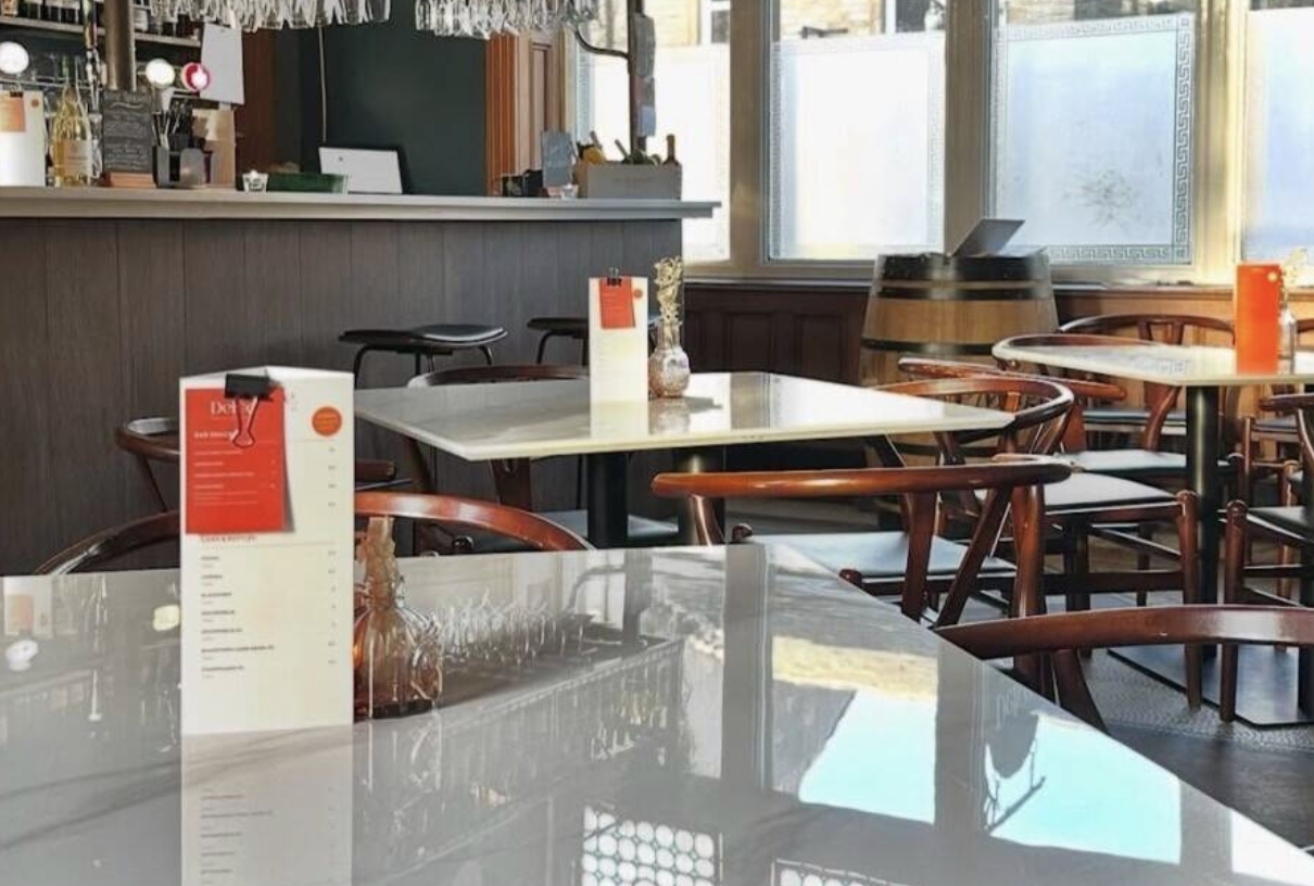 Exceptional café-bar for sale in Delph village Oldham with great growth potential — photo 2