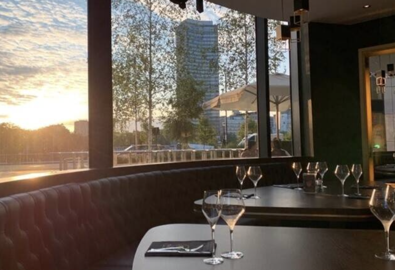 International Restaurant for Sale in London on the Thames — photo 1