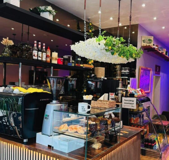 Café for sale in Fulham London with a strong reputation and loyal customer base — photo 1