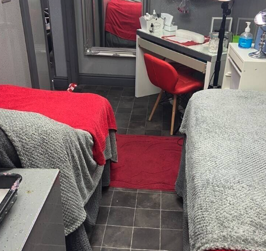 Hair and Beauty Salon for Sale in Knotty Ash Merseyside with Long Lease Until 2032 — photo 1
