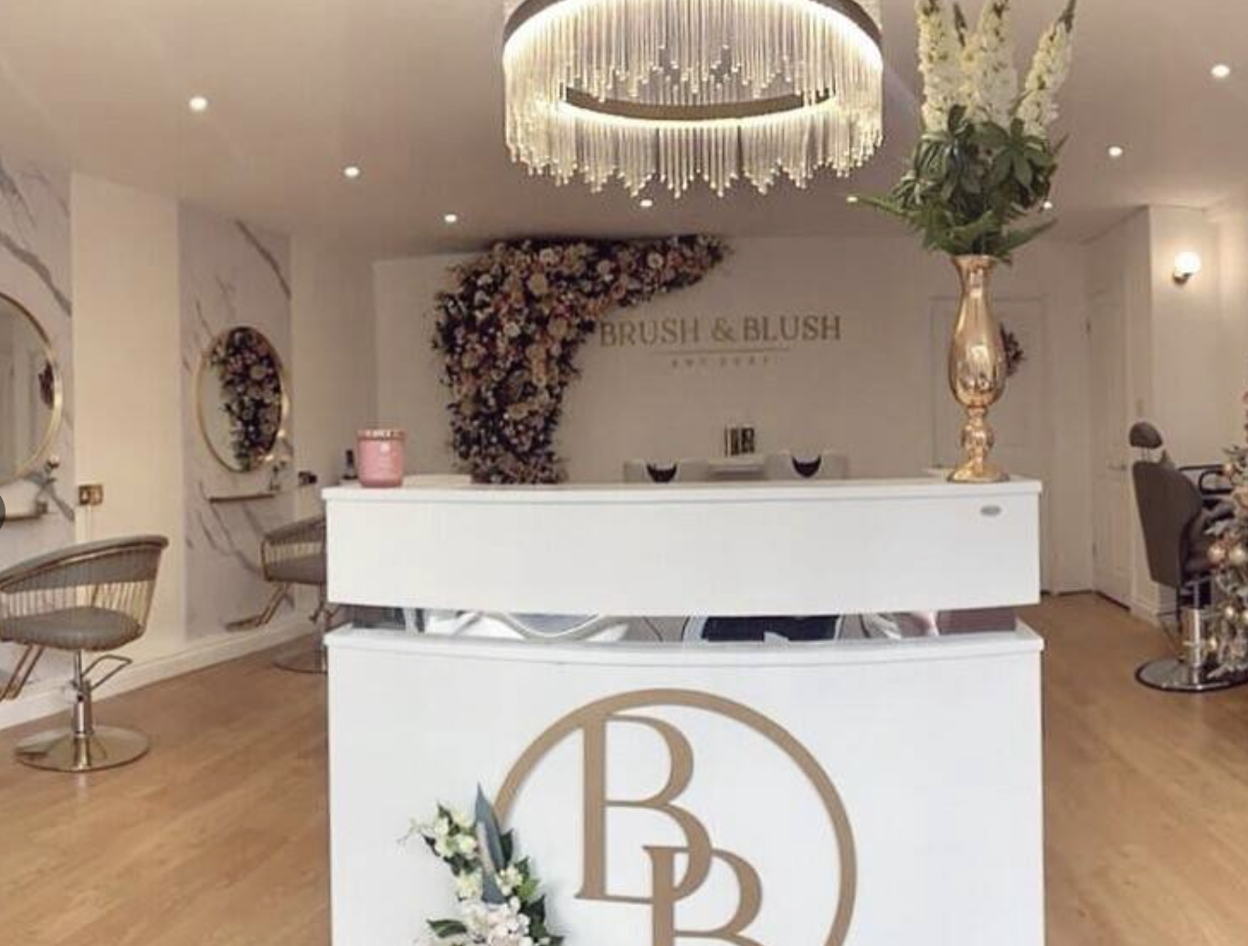 Hair salon for sale in Bristol on a prime high street location with a loyal clientele — photo 1