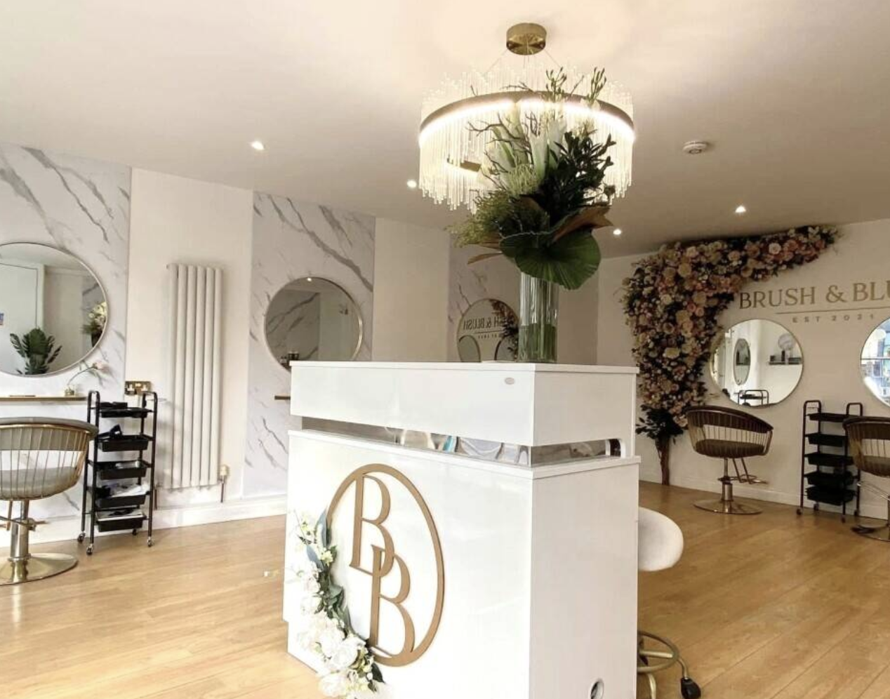 Hair salon for sale in Bristol on a prime high street location with a loyal clientele — photo 2